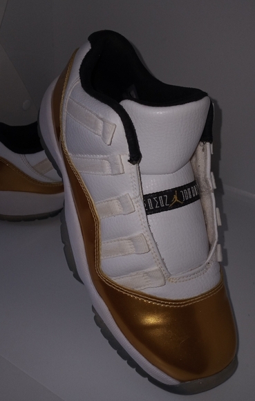 Metallic gold and white air jordan 11 - Picture 13 of 15